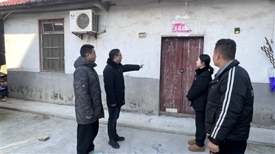  圖②：法官勘察訟爭房產(chǎn)。