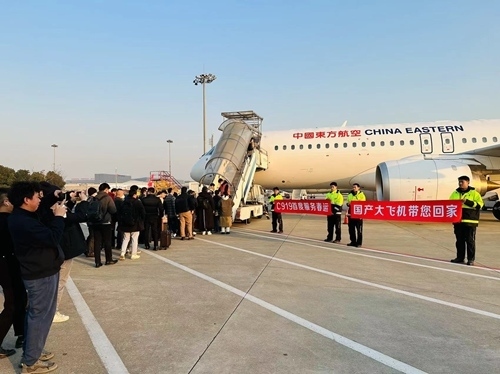 2024春運第一天，東航4架C919大飛機全部投入商業(yè)運營。東航供圖