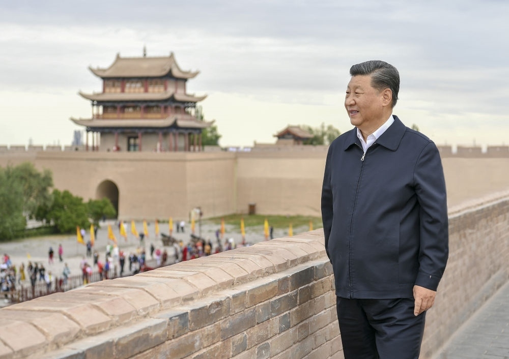 2019年8月20日上午，習(xí)近平來(lái)到嘉峪關(guān)關(guān)城，登上城樓察看關(guān)城整體面貌，聽取河西走廊長(zhǎng)城、關(guān)隘歷史文化情況介紹。新華社記者 謝環(huán)馳 攝