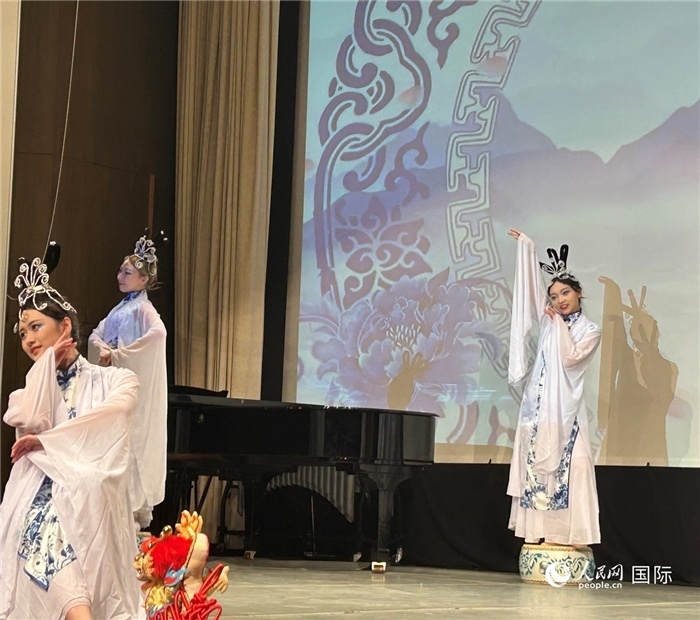 舞蹈《青花瓷》，表演者：德國中歐文化藝術(shù)交流協(xié)會(huì)