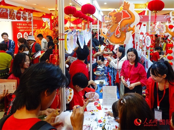 活動(dòng)現(xiàn)場(chǎng)氣氛熱烈。人民網(wǎng)記者 謝佳君攝