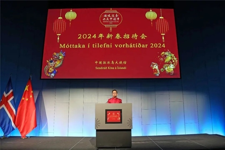 中國駐冰島大使何儒龍致辭。中國駐冰島大使館供圖