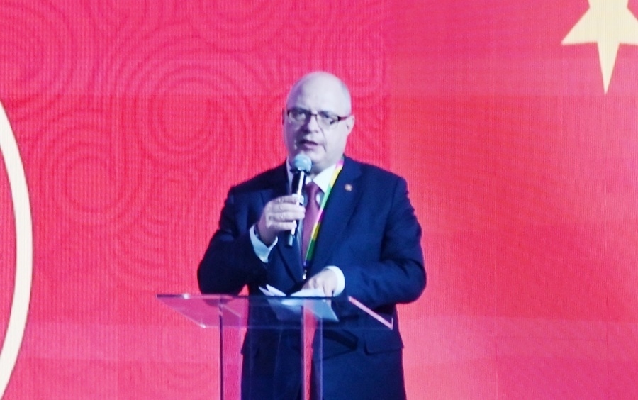 俄羅斯國家杜馬資產(chǎn)、土地和財產(chǎn)關(guān)系委員會主席兼俄中議員友好小組主席加夫里洛夫致辭。主辦方供圖 