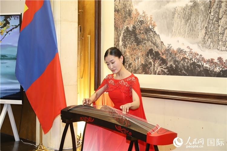 古箏表演。人民網(wǎng)記者 霍文攝