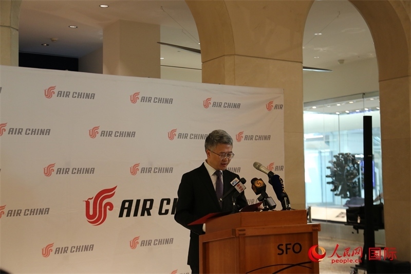國航北美地區(qū)總部總經理彭雷發(fā)表致辭。人民網(wǎng)記者 鄧圩攝
