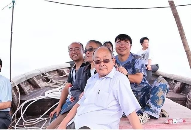 楊士莪院士參加海試。哈爾濱工程大學供圖