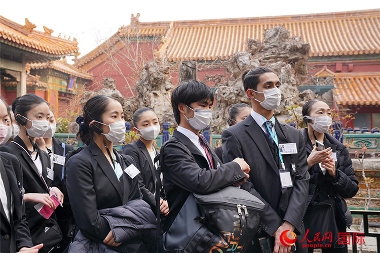 松山芭蕾舞團(tuán)青年代表團(tuán)在故宮參觀。人民網(wǎng)記者 張麗婭攝
