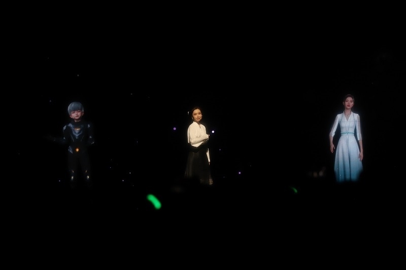 開場節(jié)目表演《彩云之南》。圖片來源：人民視頻