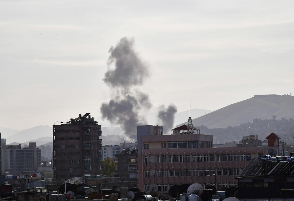 這是4月1日在敘利亞首都大馬士革拍攝的爆炸后升起的濃煙。新華社發(fā)（阿瑪爾攝）