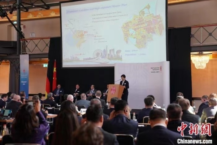 當(dāng)?shù)貢r(shí)間4月5日，由中國商務(wù)部主辦的“投資中國”德國專場推介活動(dòng)在斯圖加特市舉行。中新社記者 馬秀秀 攝