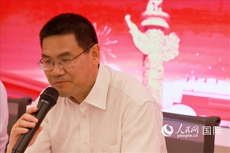 北京海外聯(lián)誼會(huì)會(huì)長(zhǎng)楊晉柏在座談會(huì)上致辭。人民網(wǎng)記者 陳海琪攝