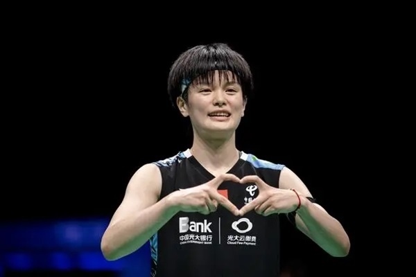 4月14日，王祉怡在奪冠后慶祝。新華社記者 江漢攝