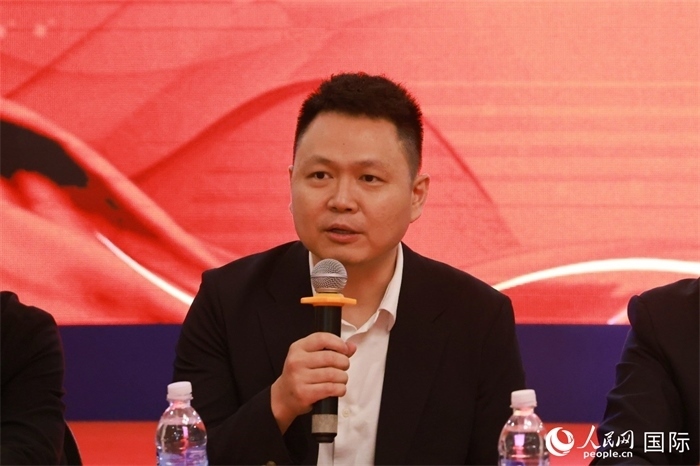 中國(guó)駐里約熱內(nèi)盧總領(lǐng)館副總領(lǐng)事王尉育在座談會(huì)上致辭。人民網(wǎng)記者 陳海琪攝