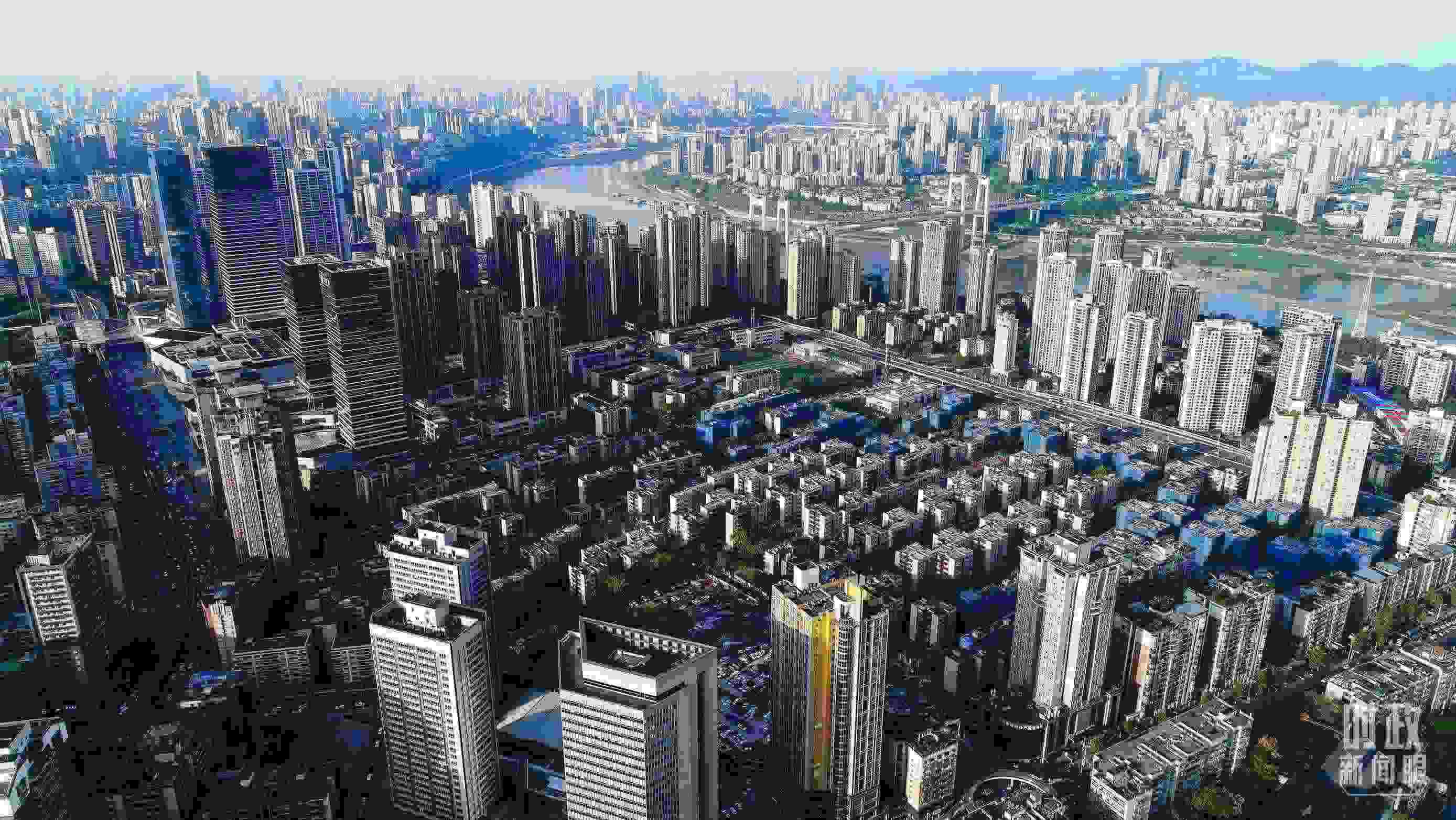 △俯瞰謝家灣街道民主村社區(qū)。（總臺(tái)記者謝鵬拍攝）