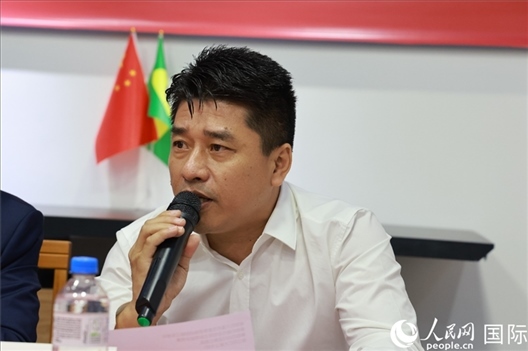 巴西中國浙江商會會長鄭俠茂在座談會上致辭。人民網(wǎng)記者 陳海琪攝