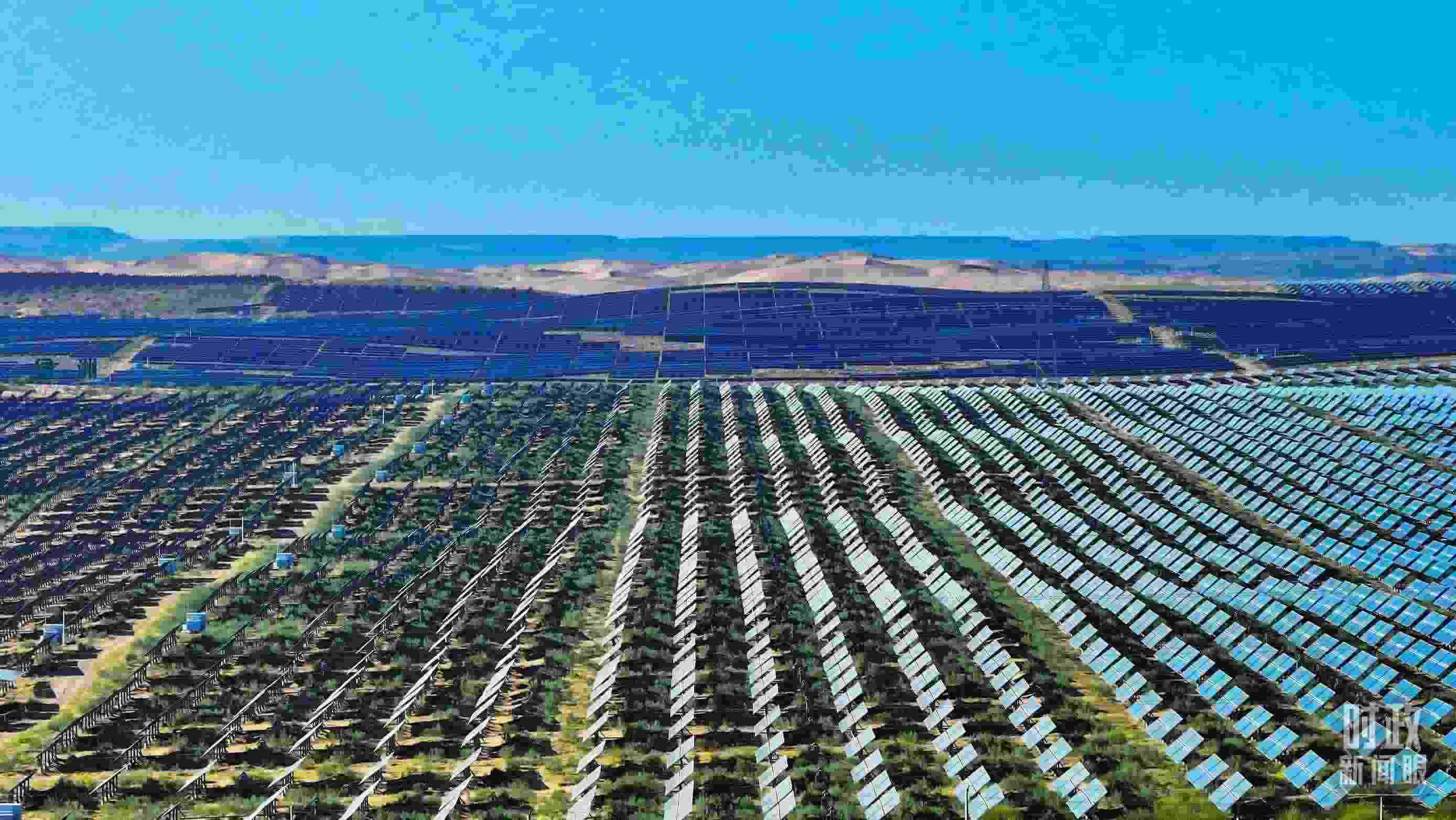 △內蒙古鄂爾多斯，庫布其沙漠新能源基地。（圖/視覺中國）