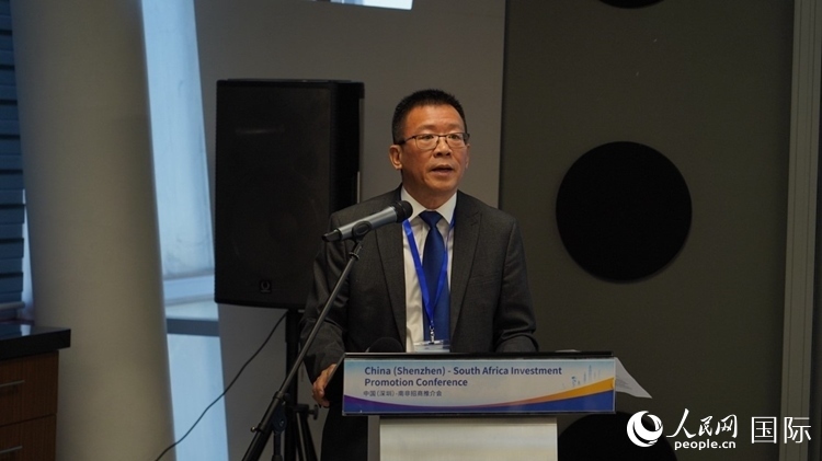 南非中國經(jīng)貿(mào)協(xié)會會長、中國銀行約翰內(nèi)斯堡分行行長張朝陽致辭。人民網(wǎng) 劉暢攝