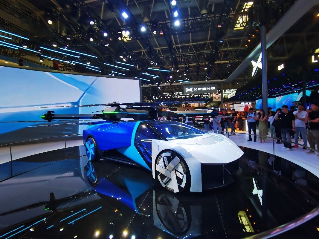 陸空一體式飛行汽車(chē)。人民網(wǎng)記者栗翹楚攝