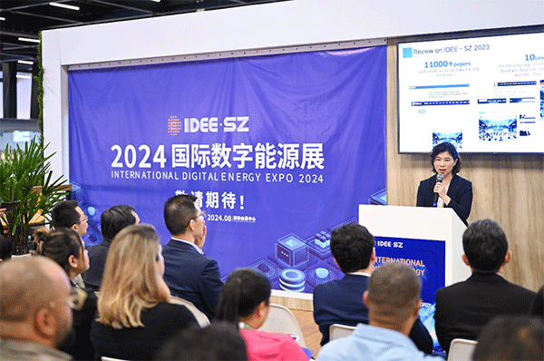 當(dāng)?shù)貢r(shí)間4月26日，深圳市發(fā)展和改革委員會(huì)主任郭子平在巴西圣保羅國(guó)際工程機(jī)械及礦山機(jī)械展上，對(duì)將于今年下半年在深圳市舉辦的2024國(guó)際數(shù)字能源展進(jìn)行了專題推介。 2024國(guó)際數(shù)字能源展組委會(huì)供圖