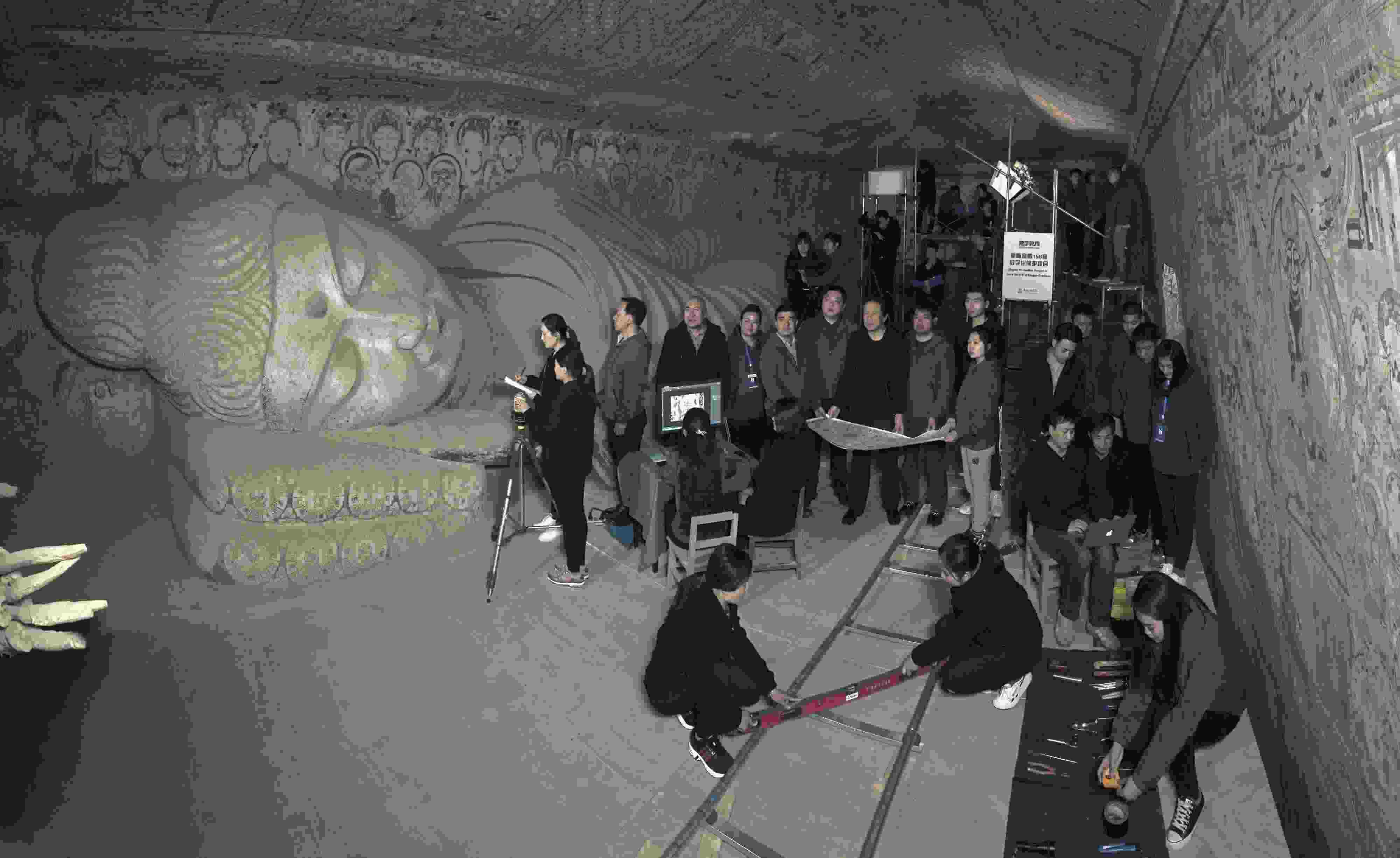 敦煌研究院文物數(shù)字化團隊在莫高窟第158窟工作現(xiàn)場。敦煌研究院供圖