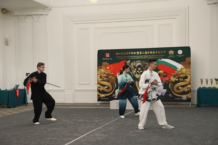 武術愛好者現(xiàn)場表演。索非亞中國文化中心供圖