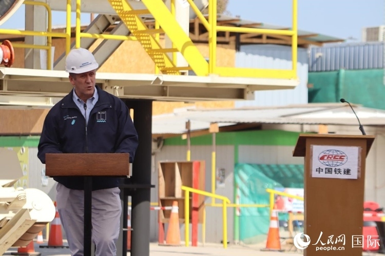 智利交通與電信部部長胡安·卡洛斯·穆尼奧斯在儀式上為盾構(gòu)機(jī)進(jìn)行命名，并宣布盾構(gòu)始發(fā)。陳露明攝