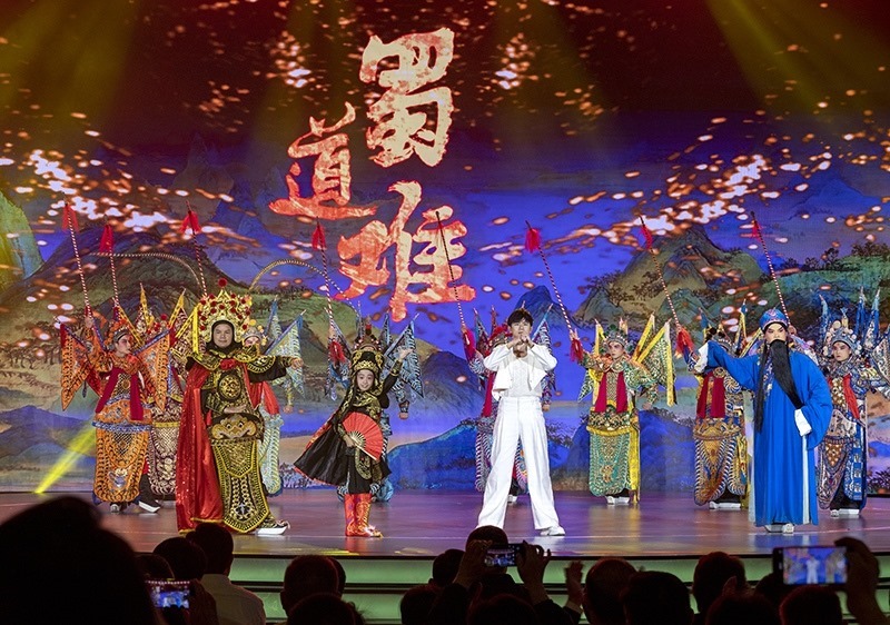 2023年10月13日，成都，“把青春華章寫在祖國大地上”大思政課網(wǎng)絡(luò)主題宣傳和互動引導(dǎo)活動在四川大學(xué)舉行。