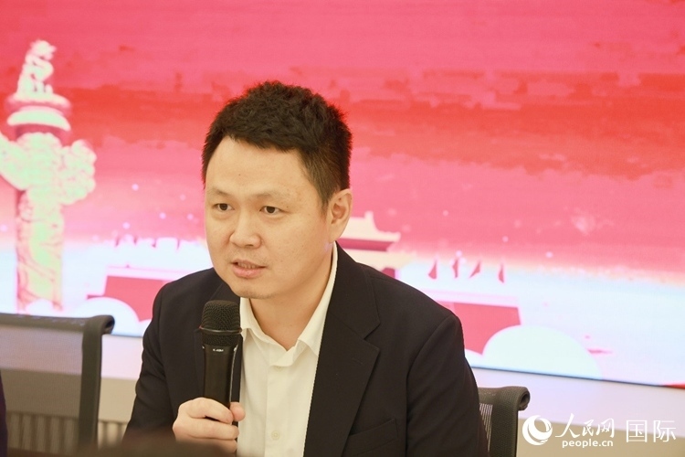 中國駐里約熱內(nèi)盧總領(lǐng)館副總領(lǐng)事王尉育在座談會上致辭。人民網(wǎng)記者 陳海琪攝