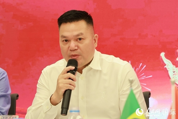 巴西和統(tǒng)會會長張小春在座談會上致辭。人民網(wǎng)記者 陳海琪攝