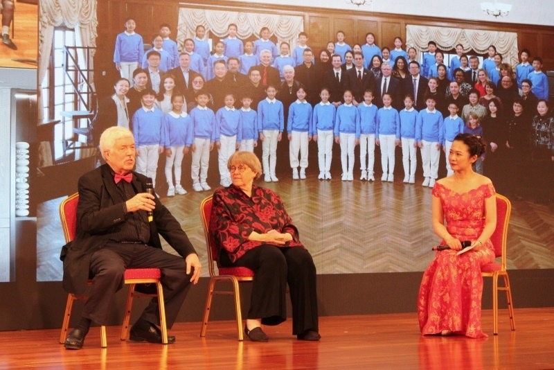 3、費(fèi)城交響樂(lè)團(tuán)小提琴手戴維·布斯講述自己與中國(guó)50多年的友好故事。 伊莎貝爾·羅德里格斯攝