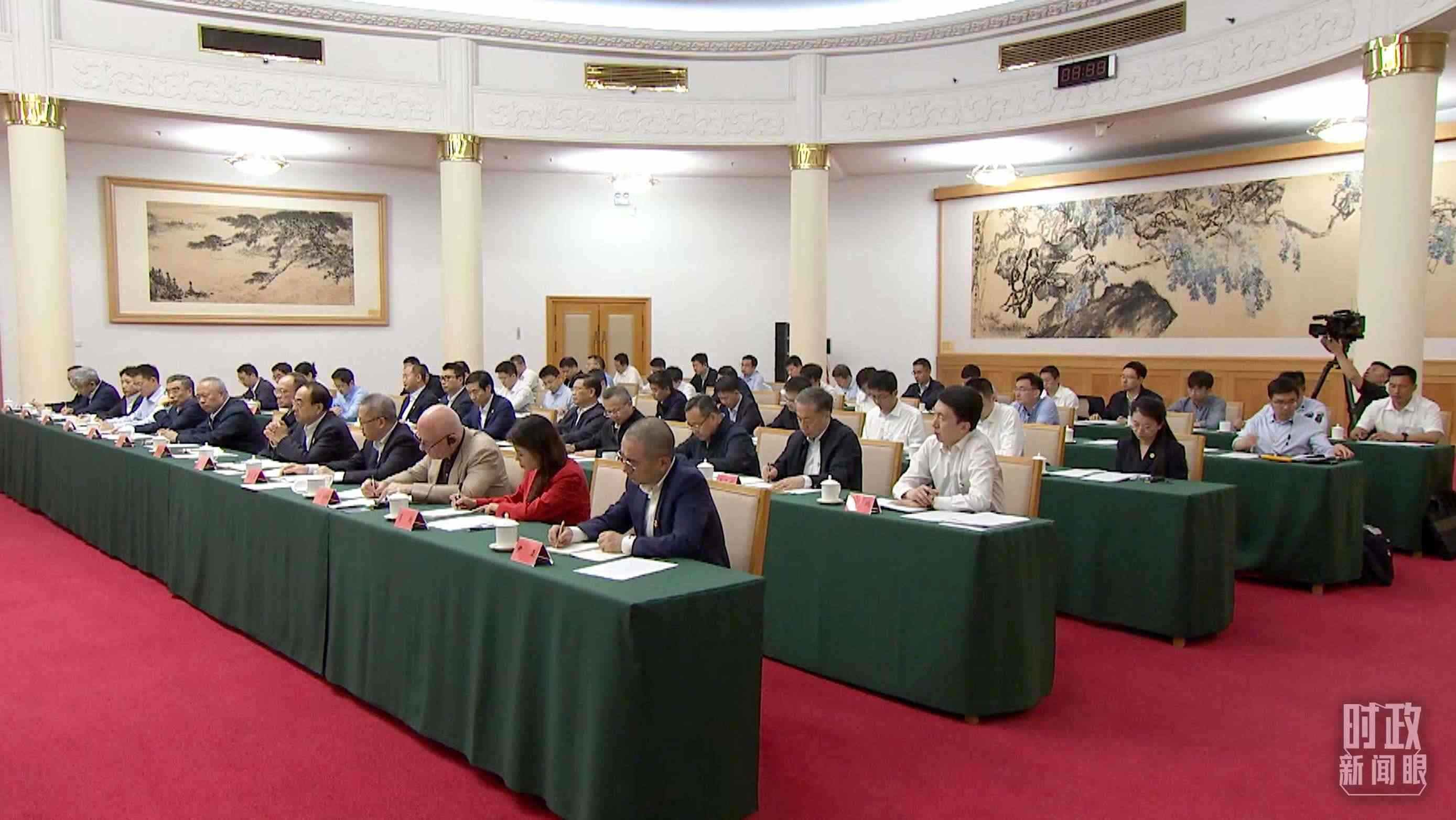 企業(yè)和專家座談會現(xiàn)場。