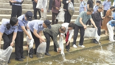 庭審后開(kāi)展增殖放流。