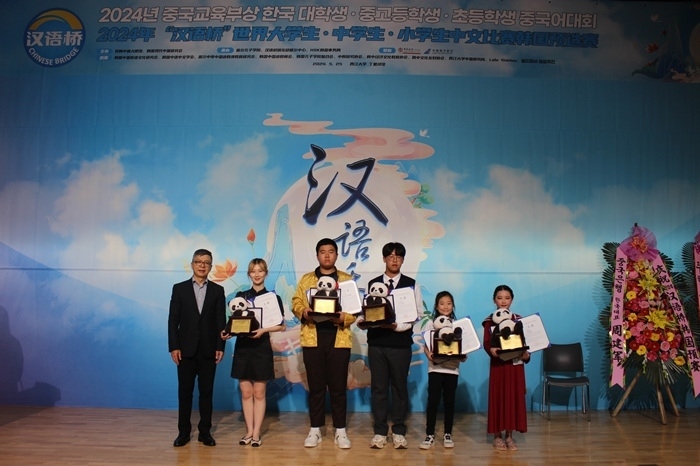 各組別的冠軍獲得者們合影留念。