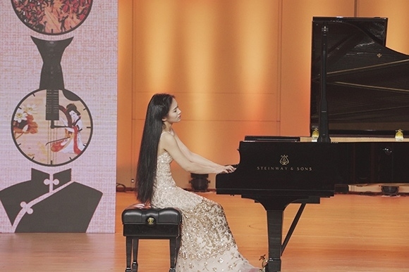 會(huì)議現(xiàn)場(chǎng)。學(xué)校供圖