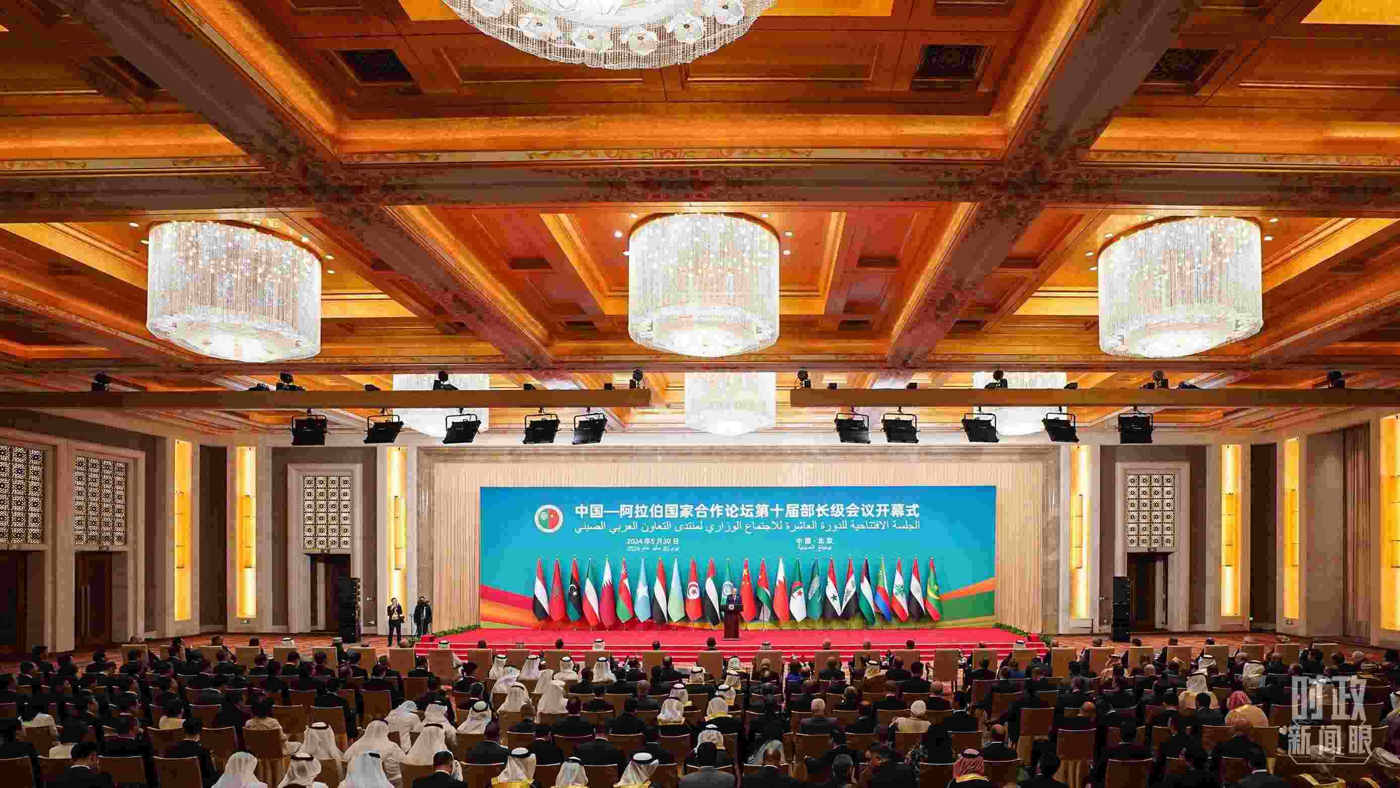 △5月30日開幕式現(xiàn)場(chǎng)，阿盟秘書長(zhǎng)蓋特在致辭。（總臺(tái)國(guó)廣記者李晉拍攝）