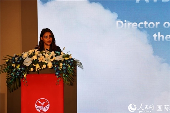 阿聯(lián)酋經濟部旅游司司長艾莎·阿菲菲致辭。人民網記者張志文攝