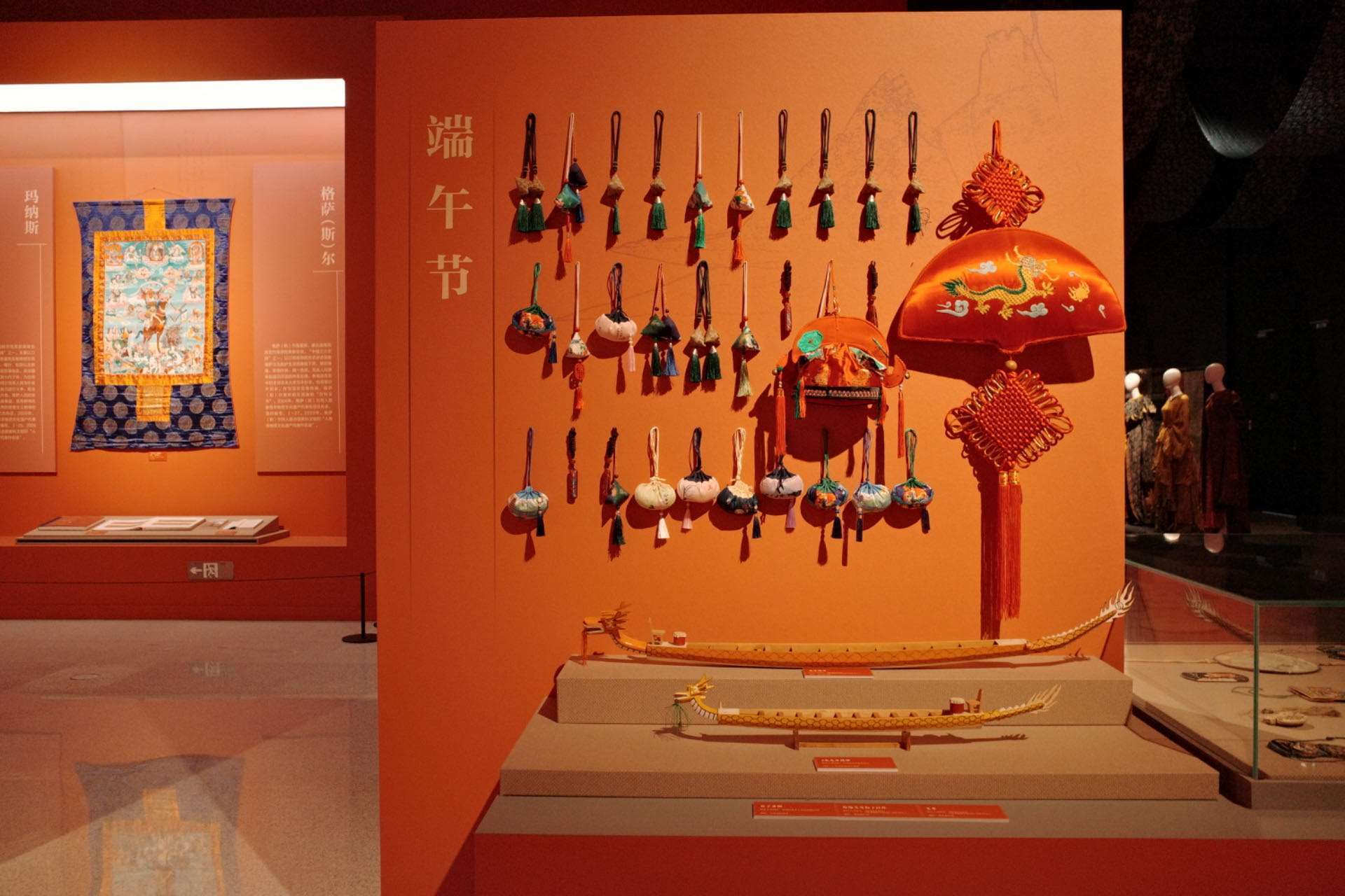 “氣象萬千——中國非遺保護實踐主題展”展示了端午節(jié)主題的非遺。人民網(wǎng)記者 劉微攝
