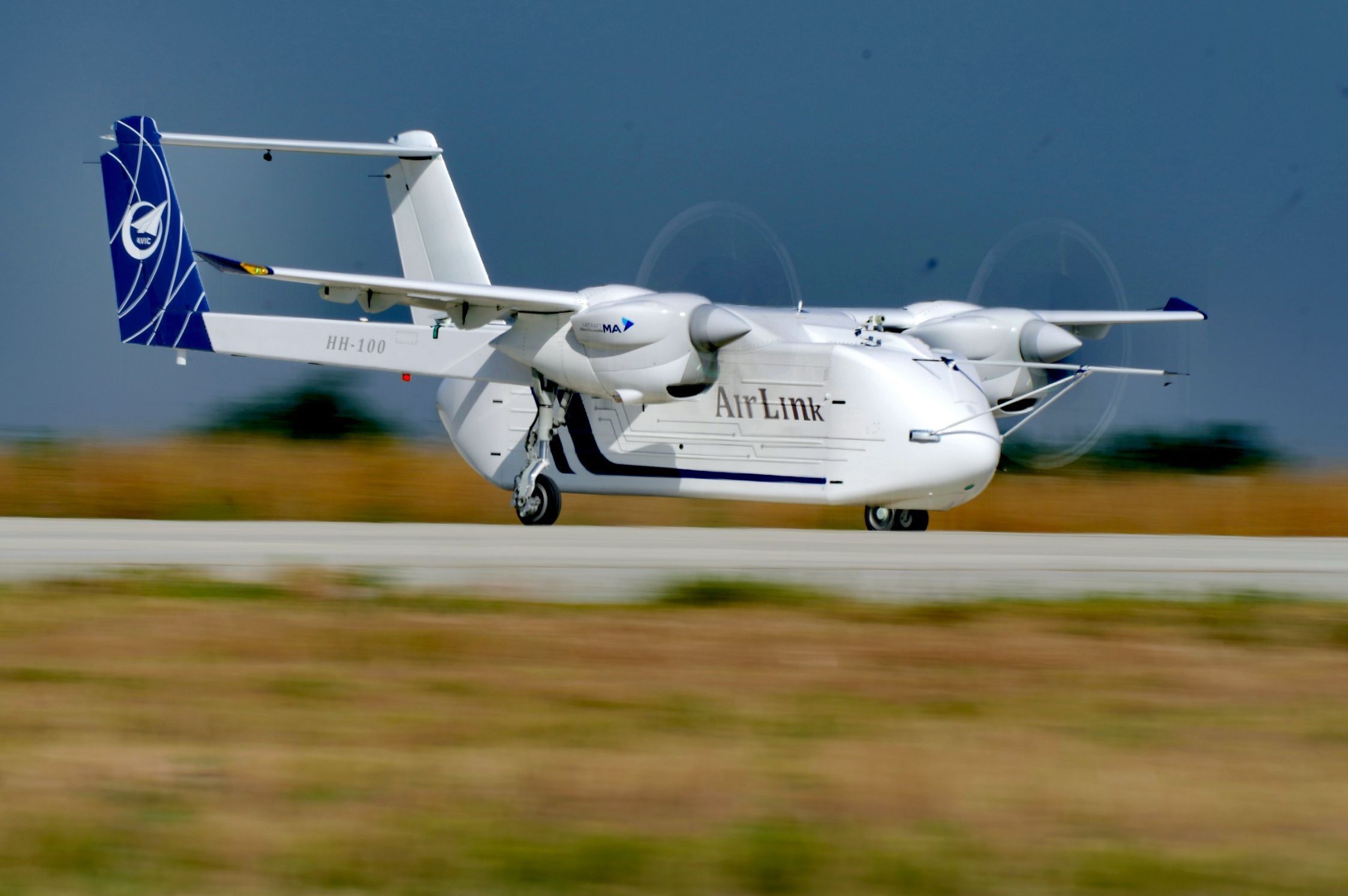 △2024年6月12日，HH-100航空商用無人運輸系統(tǒng)驗證機在西安藍田通用機場首飛成功。