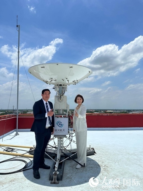 中泰兩國校企合作共贏。左為馬漢科理工大學校長帕納威·普卡亞多，右為銀河航天聯(lián)合創(chuàng)始人劉暢。人民網(wǎng)記者 簡承淵攝