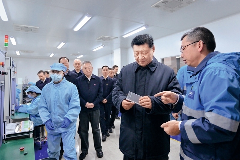 2024年3月18日至21日，中共中央總書記、國家主席、中央軍委主席習(xí)近平在湖南考察。這是18日下午，習(xí)近平在中德合資企業(yè)巴斯夫杉杉電池材料有限公司考察。 新華社記者 謝環(huán)馳/攝