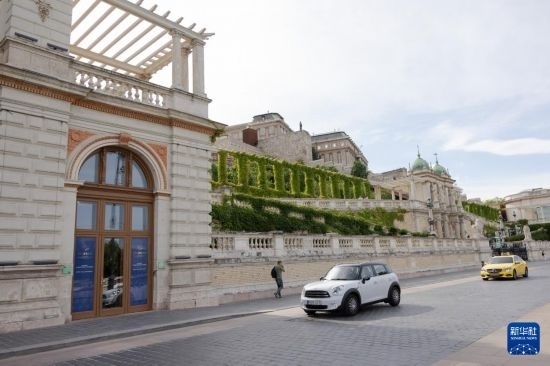 這是7月1日在匈牙利布達(dá)佩斯拍攝的匈牙利作為歐盟輪值主席國舉辦系列活動(dòng)的場地外景。新華社發(fā)（弗爾季·奧蒂洛攝）