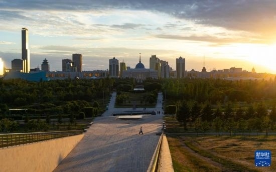 這是7月2日拍攝的哈薩克斯坦首都阿斯塔納的天際線。新華社記者 白雪騏 攝