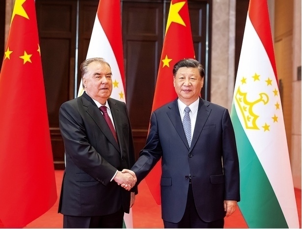 2023年5月，國家主席習(xí)近平在西安同來華出席中國—中亞峰會并進行國事訪問的塔吉克斯坦總統(tǒng)拉赫蒙會談。新華社記者 丁海濤 攝