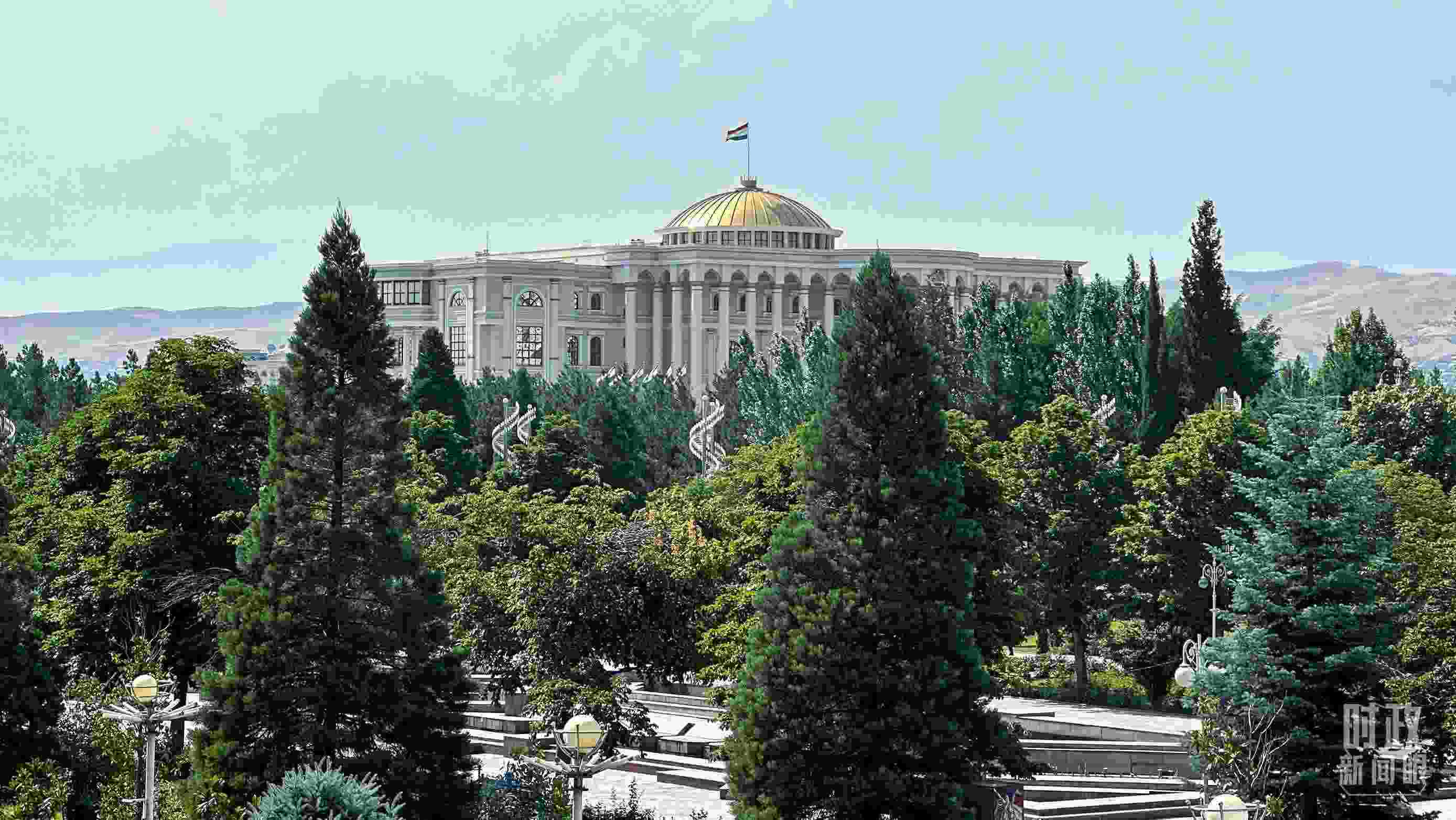 △塔吉克斯坦總統(tǒng)府。（總臺(tái)央視記者趙化拍攝）