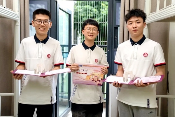 王子源（左）、母翰堯（中）、郭洋君（右）。清華大學(xué)供圖