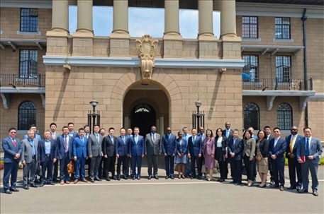 （與會人員合影留念。駐肯使館供圖）