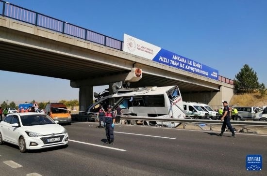 這是8月9日在土耳其安卡拉省波拉特勒拍攝的事故現(xiàn)場(chǎng)。新華社發(fā)（穆斯塔法·卡亞攝）