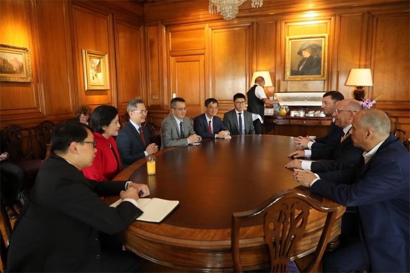 愛丁堡市政廳會見現(xiàn)場。中國駐英國使館供圖