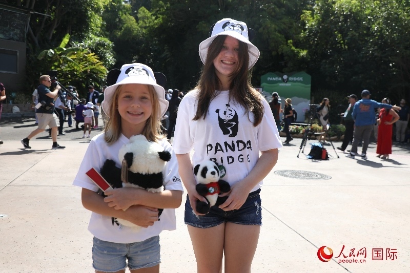 3、美國當地許多民眾來圣迭戈動物園看熊貓。 人民網記者 李志偉攝
