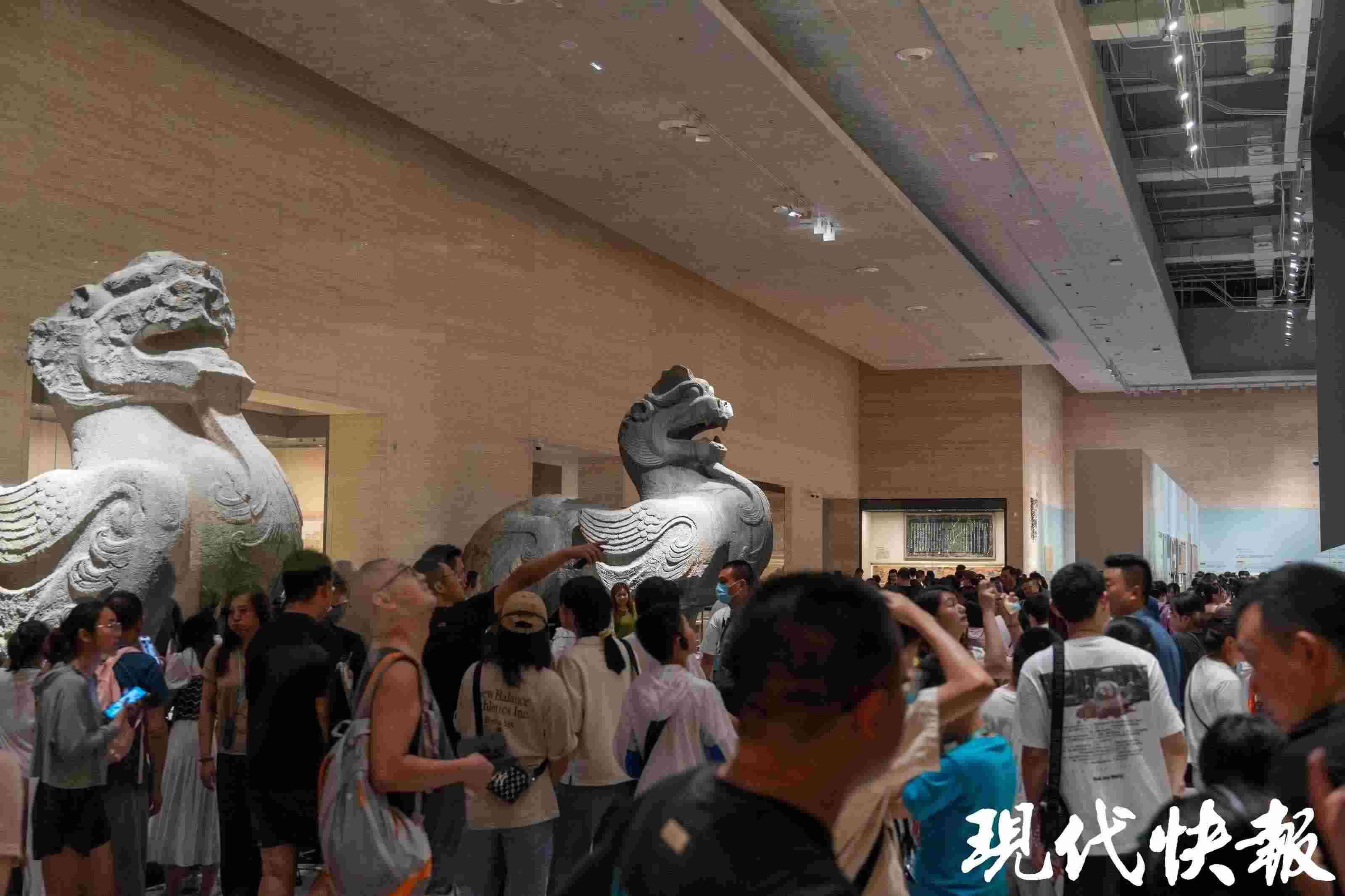 揚州中國大運河博物館內游人如織